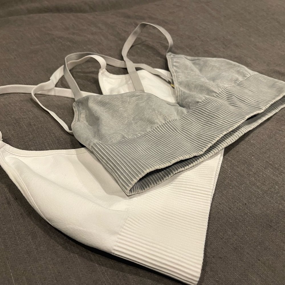 Spiritual gangster sport bra set of 2 xs/s white & gray excellent condition!